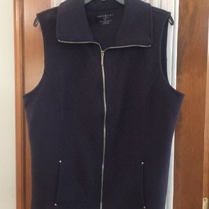 Navy zip front vest with pockets